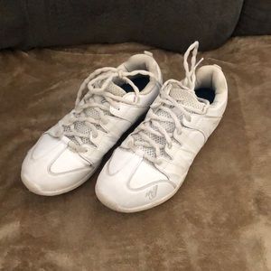 Cheer shoes